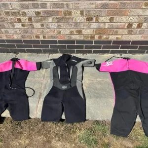 Three half wetsuits - Image 5