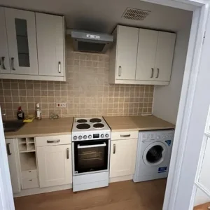 Flat to rent in Llandinam - Image 2