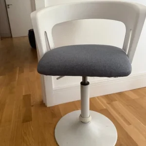 IKEA office swivel chair - Image 4