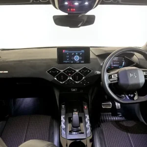 2022 DS 3 E-TENSE Performance Line 50kWh Electric Hatchback - Image 3