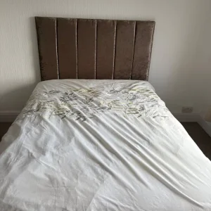 Beautiful bed and mattress as good as new