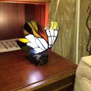 Butterfly shaped Tiffany style lamp - Image 2