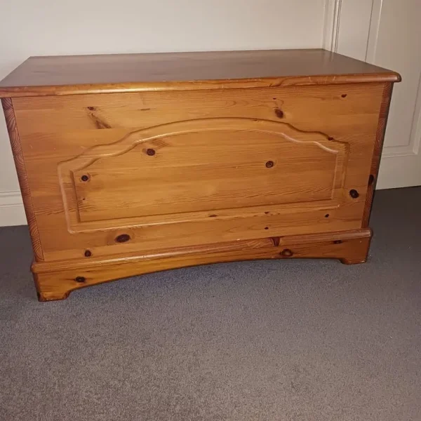 Honey Pine Storage Box with Blanket Function
