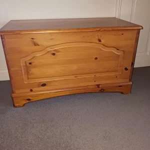 Honey Pine Storage Box with Blanket Function