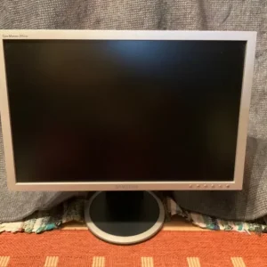 Samsung SyncMaster 205BW monitors x 3 - Image 3