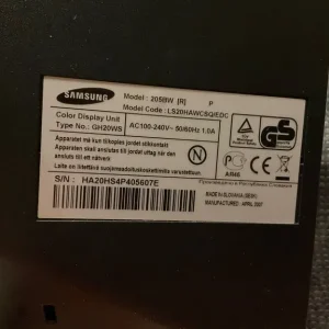 Samsung SyncMaster 205BW monitors x 3 - Image 8