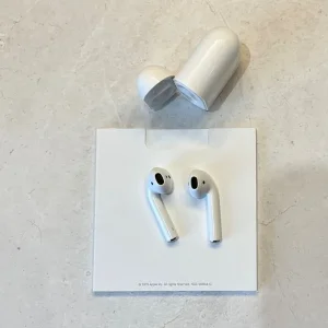 Apple AirPods 2 (2nd generation) - Image 2
