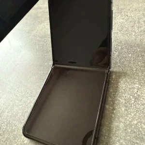 Samsung Galaxy Z Flip 5 512GB - Image 2