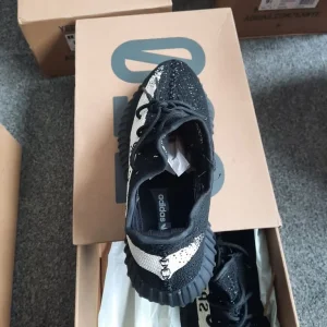 Adidas Yeezys 350 - Image 5