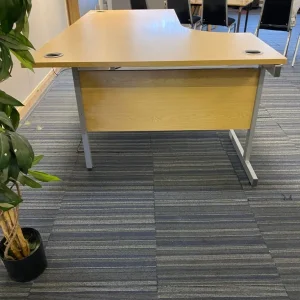 Large L-shaped brown desk with corner storage - Image 3