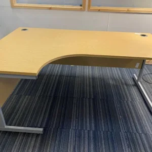 Large L-shaped brown desk with corner storage - Image 5