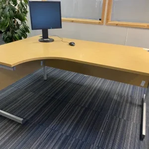 Large L-shaped brown desk with corner storage - Image 6