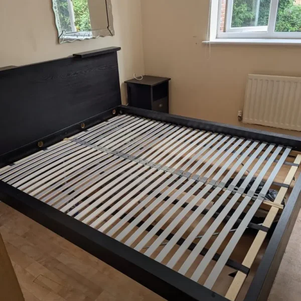 King size bed with 2 pull-out storage drawers