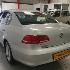 VOLKSWAGEN PASSAT 1.6 TDI BLUEMOTION GEN 28,000 MILES - Image 6