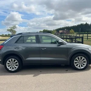 2018 Volkswagen T-Roc 1.6 TDI SE Euro 6 Diesel Manual 5-door SUV - Image 4