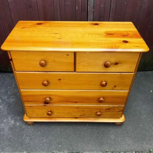 chest of drawers