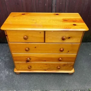 chest of drawers