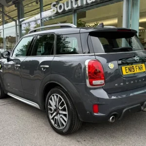 2019 MINI Countryman 1.5 Cooper S E-Sport PHEV 5-door All4 - Image 3