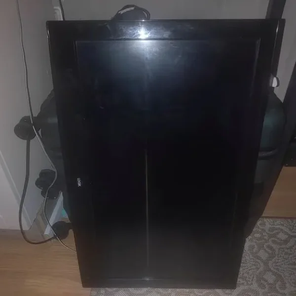 32" LCD flat screen