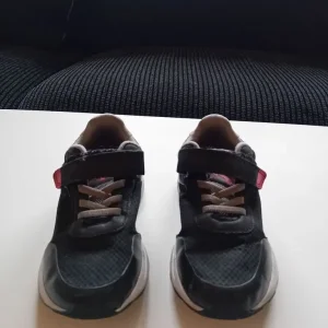 Girls black trainers size 12 - Image 2