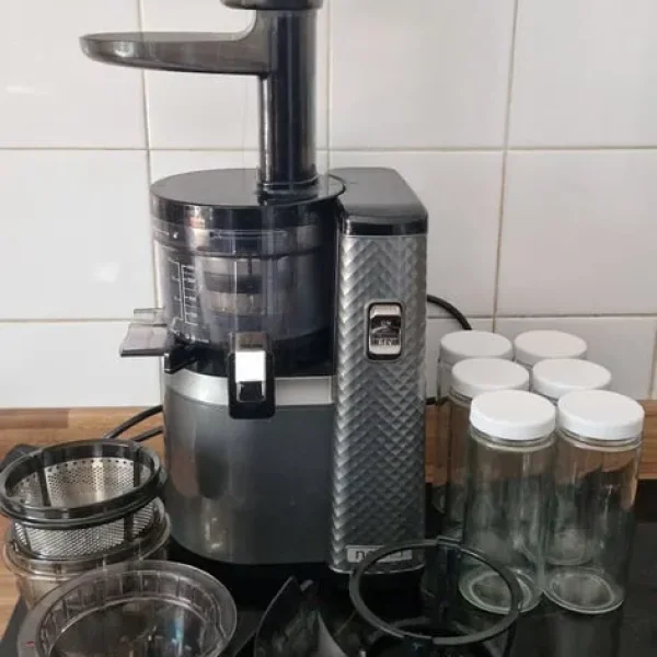 Nama cold press juicer