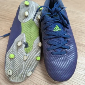 Kids Adidas football shoes size 12K (UK) - Image 2