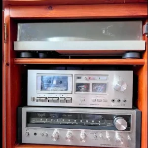 1980 Pioneer HiFi Stereo System with Turntable and Speakers