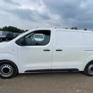 2017 Peugeot Expert PRO Standard Blue HDI Panel Van - Image 2