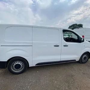 2017 Peugeot Expert PRO Standard Blue HDI Panel Van - Image 5