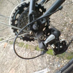 TREK HYBRID BIKE WITH ALL ORIGINAL COMPONENTS - Image 4