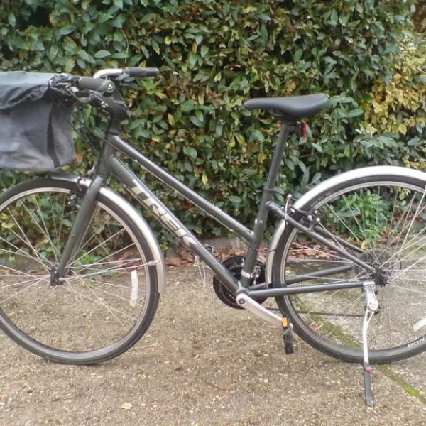 TREK HYBRID BIKE WITH ALL ORIGINAL COMPONENTS