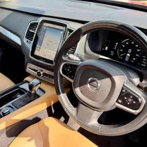 2016 Volvo XC90 2.0 D5 Momentum 4WD Estate - Image 2