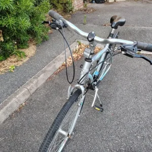 Claud Butler Classic Unisex Hybrid Bike Road and Trail - Image 2