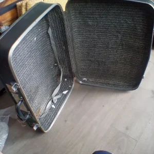 Vintage suitcase with 18 to 30 stickers - Image 3