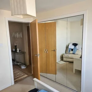 2 bedroom flat on 4th floor - Image 8