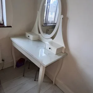 Dressing table with glass top