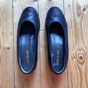 Ladies wedge heel style shoes