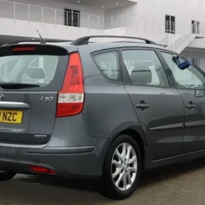 2010 Hyundai i30 1.6 CRDi Comfort Estate - Image 3