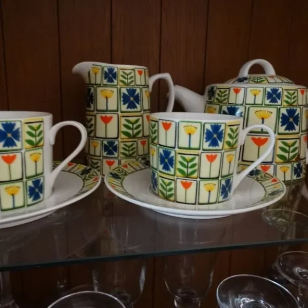 Queens Dee Hardwicke Garden Flowers Green tea set