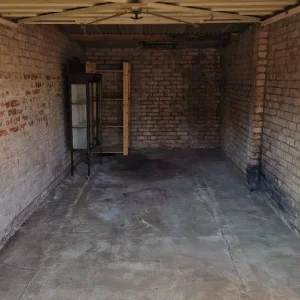 Lock up garage - Image 3