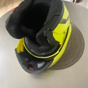 Motorbike helmet - Image 3