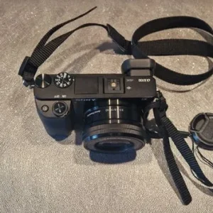 Sony Alpha 6100 with 16-50mm lens and accessories - Image 3