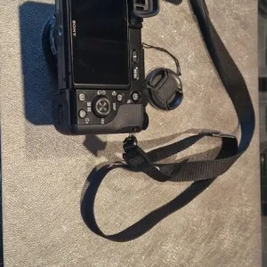 Sony Alpha 6100 with 16-50mm lens and accessories - Image 4