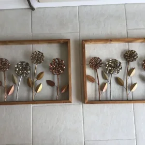 Pair of metal flower art frames - Image 2