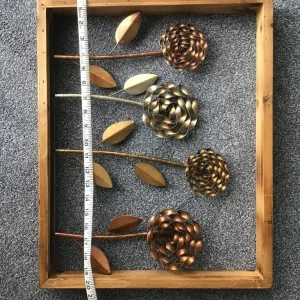 Pair of metal flower art frames - Image 4