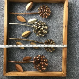 Pair of metal flower art frames - Image 5