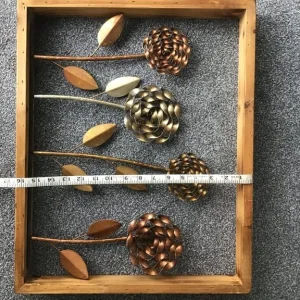 Pair of metal flower art frames - Image 6