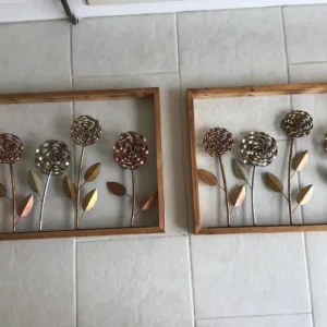 Pair of metal flower art frames - Image 7