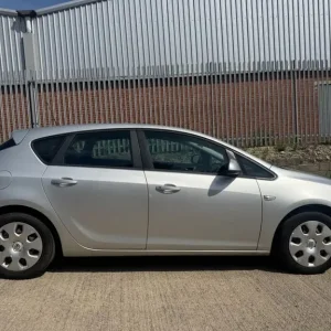 VAUXHALL ASTRA EXCLUSIV 1.6 5 DOOR*LOW MILEAGE*ONLY 52,00 MILES*ONE OWNER* - Image 2
