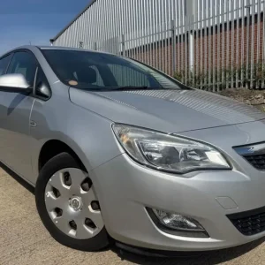 VAUXHALL ASTRA EXCLUSIV 1.6 5 DOOR*LOW MILEAGE*ONLY 52,00 MILES*ONE OWNER* - Image 3